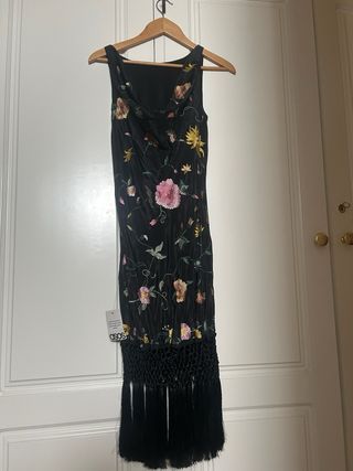 Vestido ASOS negro bordado flores fiesta bodas
