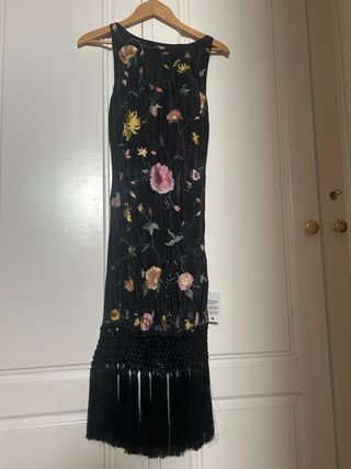 Vestido ASOS negro bordado flores fiesta bodas