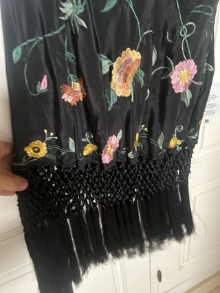Vestido ASOS negro bordado flores fiesta bodas