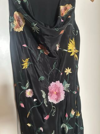 Vestido ASOS negro bordado flores fiesta bodas