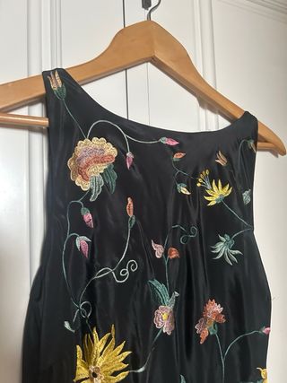 Vestido ASOS negro bordado flores fiesta bodas
