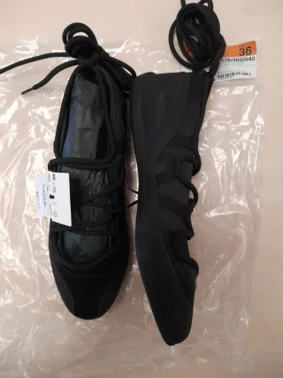 Bailarinas deportivas Bershka atadas talla 36