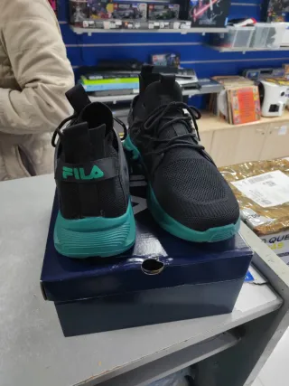Zapatillas Fila Negras y Verdes