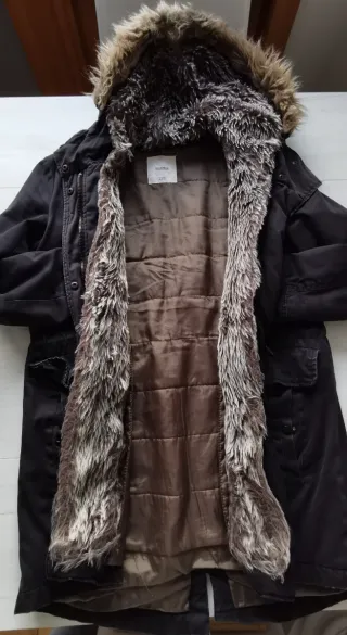 Cazadora con capucha y pelo