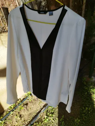 Blusa blanca con detalles plateados Blusas blanca