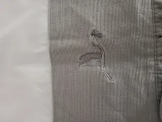 Sábanas de cuna con bordado de cigüeña