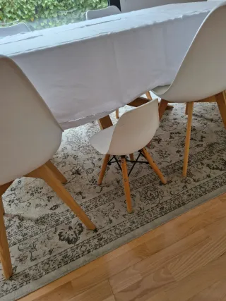 Silla infantil estilo Eames blanca