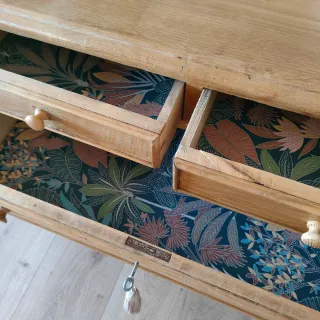 Cómoda antigua restaurada de madera