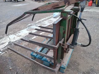 Pinzas saca leña para tractor