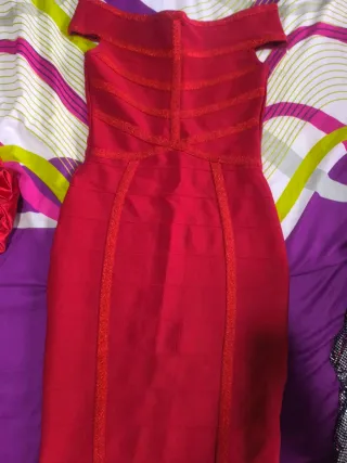 Vestido faja rojo con detalles brillantes