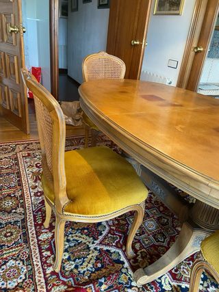 Mesa extensible de madera maciza con 4 sillas