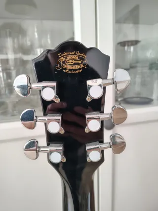 Guitarra Acústica Negra y set de 3 púas