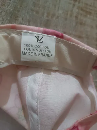 Gorra rosa con estampado de flores