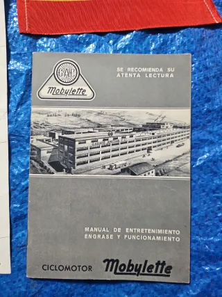 Lote Mobylette: Catálogo  Manual y banderin