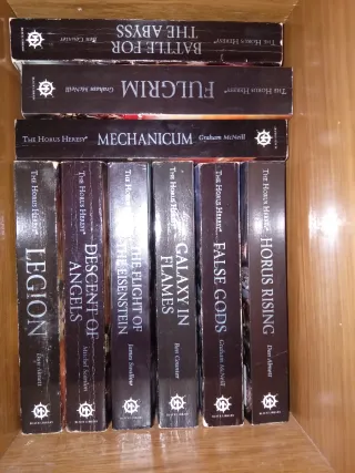 20 libros The Horus Heresy ( La herejía de Horus)