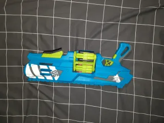 Pistola Nerf Azul y Verde 46 balas