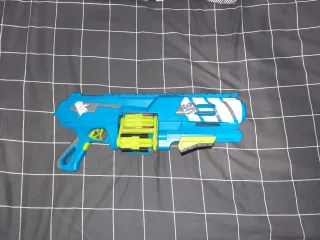 Pistola Nerf Azul y Verde 46 balas