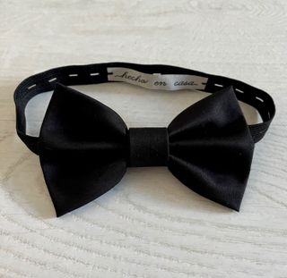 Pajarita artesanal. Raso de algodón negro