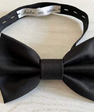 Pajarita artesanal. Raso de algodón negro