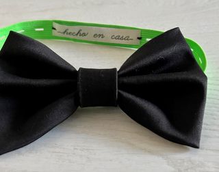 Pajarita artesanal. Raso de algodón negro