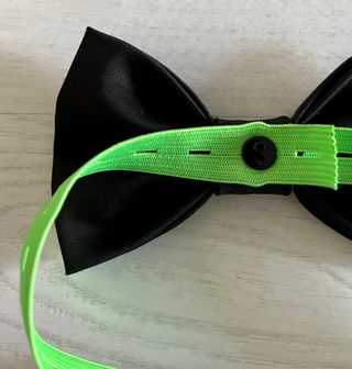 Pajarita artesanal. Raso de algodón negro