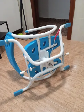 Silla de bañera giratoria