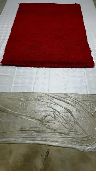 2x Alfombras de pelo largo y color rojo 2m x 1.40m
