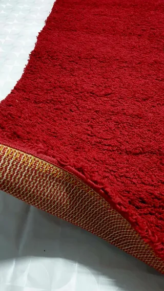 2x Alfombras de pelo largo y color rojo 2m x 1.40m