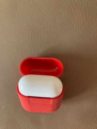 AirPods Apple Blancos. 1ª generación de 2018.