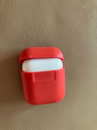 AirPods Apple Blancos. 1ª generación de 2018.