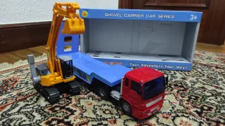 Camión transportador con excavadora