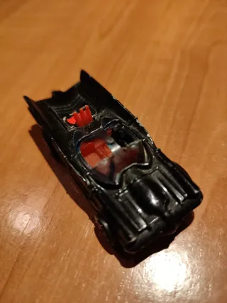 2 Batmobile corgi y hot wheels escala
