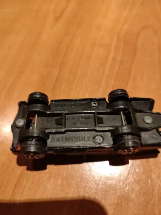 2 Batmobile corgi y hot wheels escala