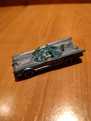 2 Batmobile corgi y hot wheels escala