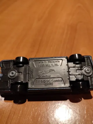 2 Batmobile corgi y hot wheels escala