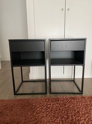 Cabecero y mesillas beige y negro