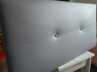 Cabecero de cama gris polipiel