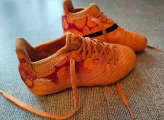 Botas Fútbol Infantil Multitacos Naranja