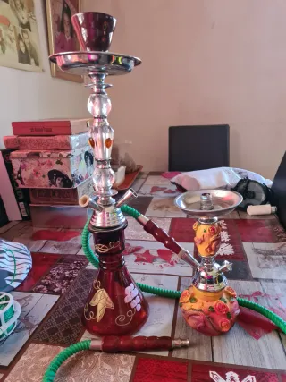 Vasija de cristal roja y dorada