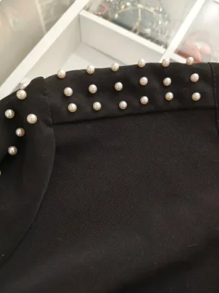 Blusa Calvin Klein Negra con perlas