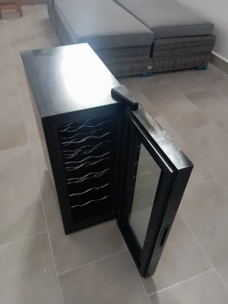 Vinoteca 12 botellas casi sin uso