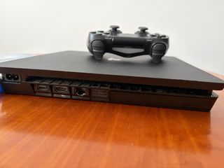 PS4 Slim 1TB Negra + Mando + 3 Juegos