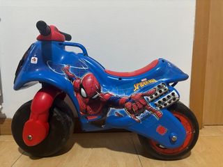 Moto correpasillos Spiderman