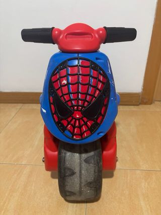 Moto correpasillos Spiderman