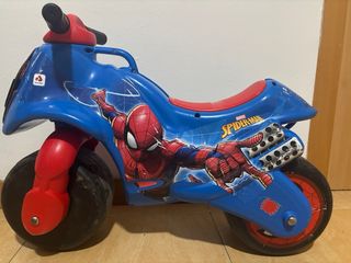 Moto correpasillos Spiderman