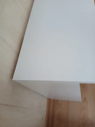 Escritorio infantil blanco y turquesa