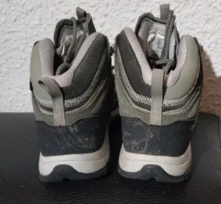 Botas de montaña Quechua grises y negras