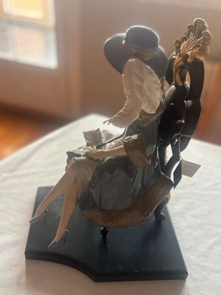 Figura de porcelana Nadal mujer con gato