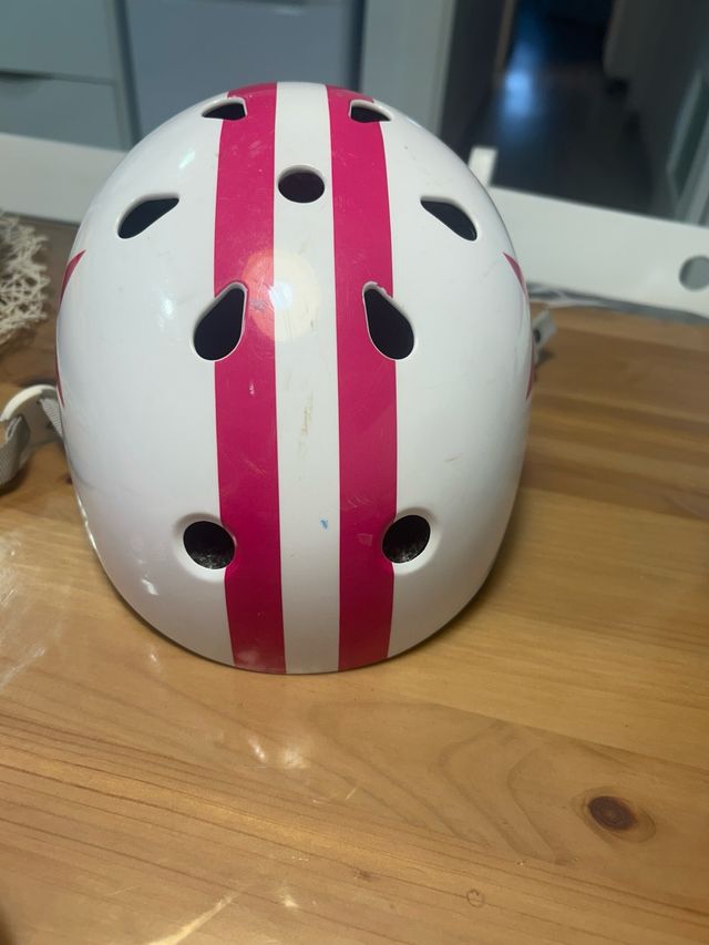 Casco y protecciones patinaje infantil