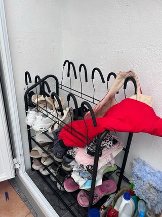 Zapatero Metálico Negro y Rojo